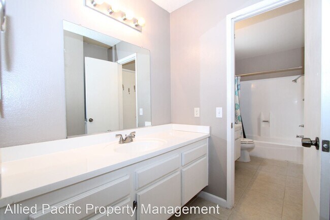 Building Photo - 2 br, 1.5 bath House - 12420 Mount Vernon ...