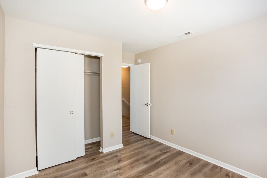 Building Photo - 1187 N Aberdeen Dr