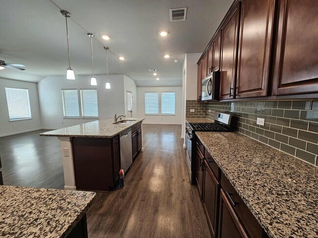 Building Photo - 2111 Levant Ln