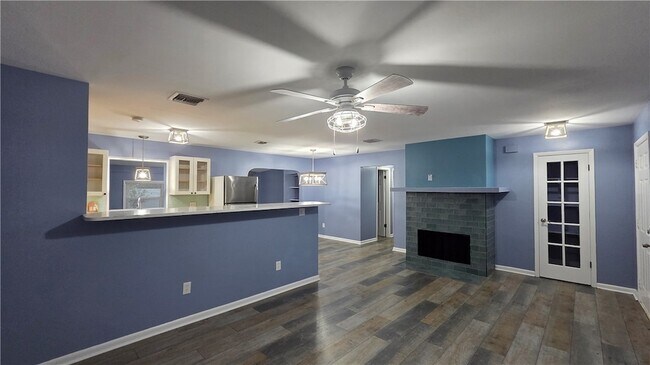 Building Photo - 426 Tulip Dr