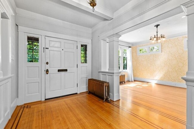 Building Photo - Stunning 1909 Craftsman w/ AC in Coveted C...