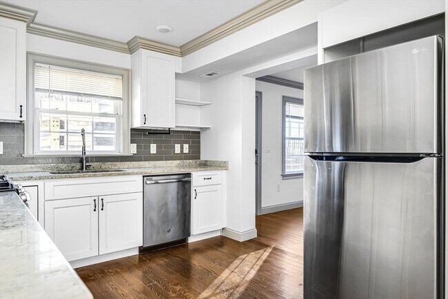 Building Photo - 2593 Washington St