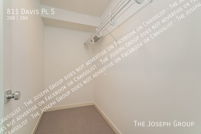Building Photo - 811 Davis Pl S