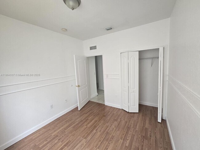 Building Photo - 1663 SE 27th Dr