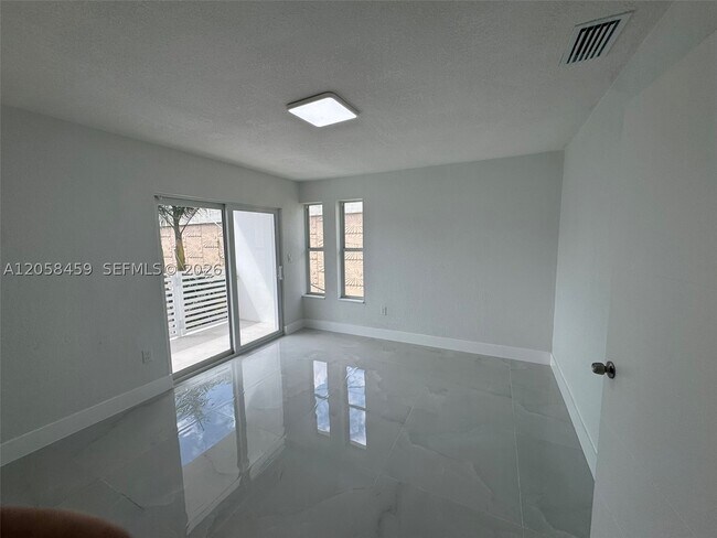 Building Photo - 3315 NW 13th Terrace