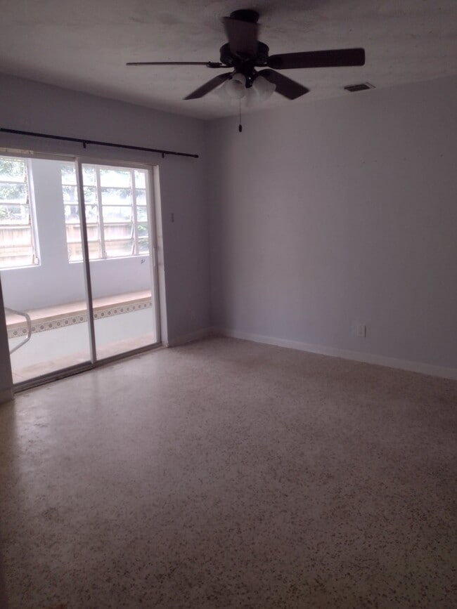 Building Photo - 225 E 29th Ct