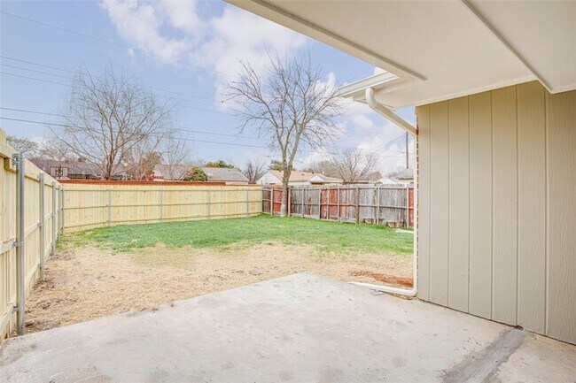 Building Photo - 10541 Cradlerock Dr