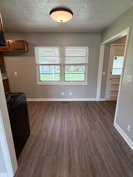 Building Photo - 740 Highland Pky