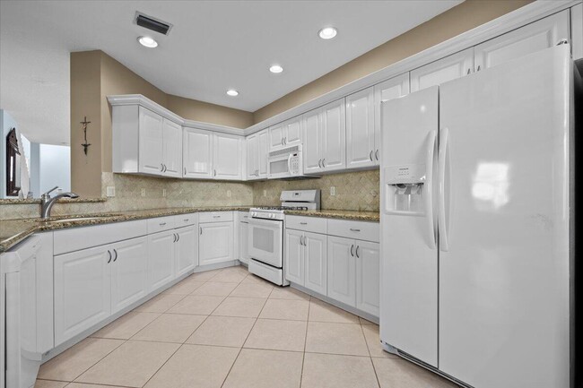 Building Photo - 321 September St