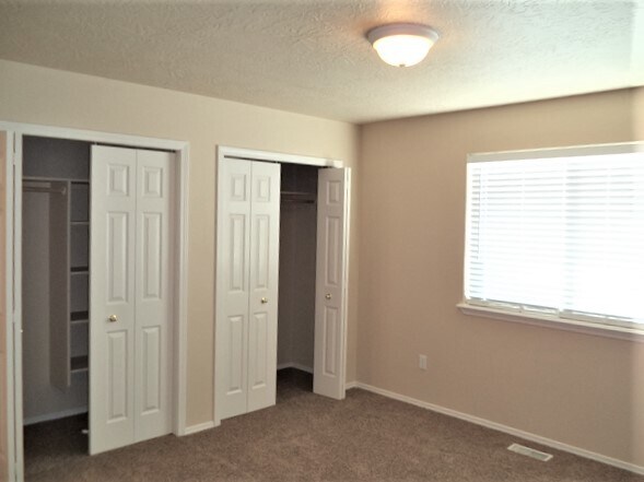 Building Photo - 10513 W Hazelwood Dr