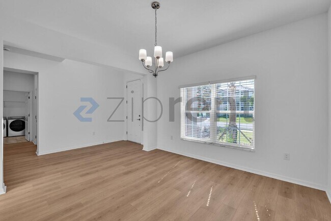 Building Photo - Unit