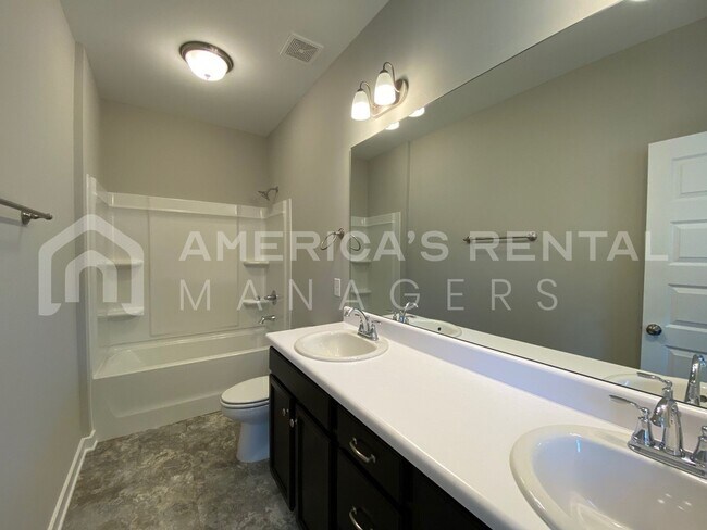 Building Photo - 68 WATER OAK DR