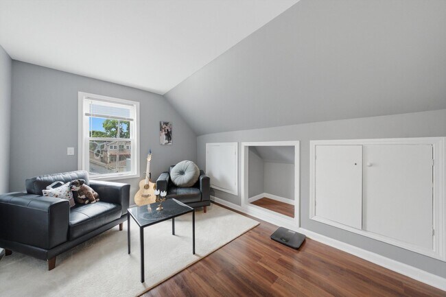 Building Photo - 437 W 44th Pl