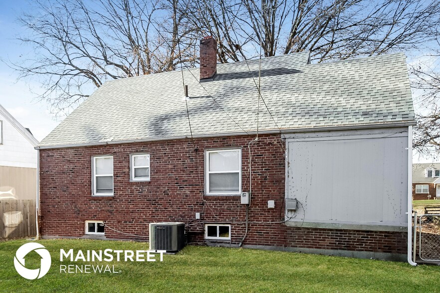 Building Photo - 4437 Gladstone Blvd