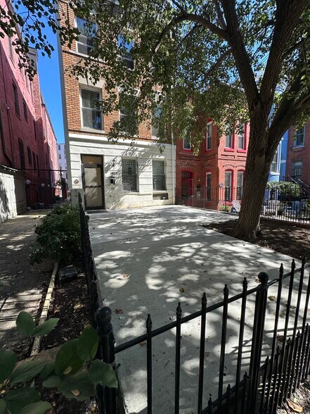 Building Photo - 1927 17th St NW