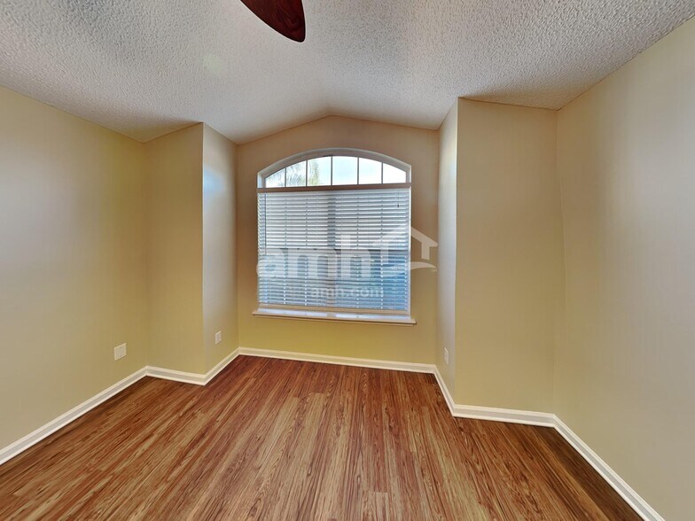 Building Photo - 807 Hickory Knolls Dr