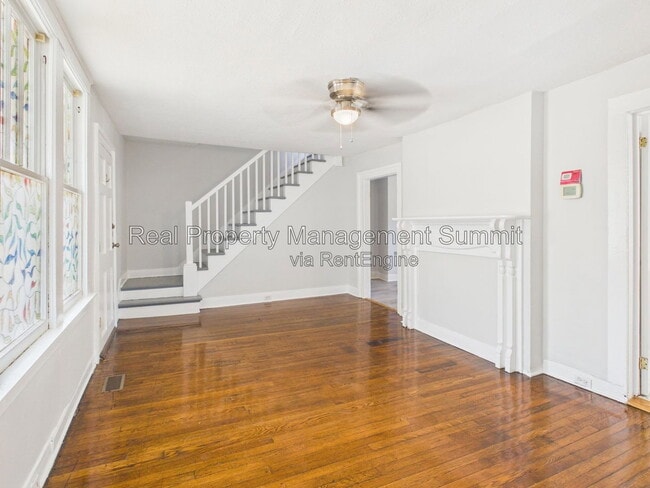 Building Photo - 932 W Beverley St