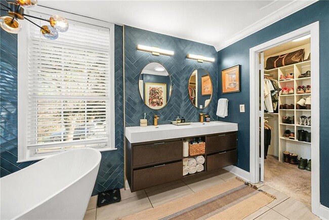 Building Photo - 815 McGill Park Ave NE