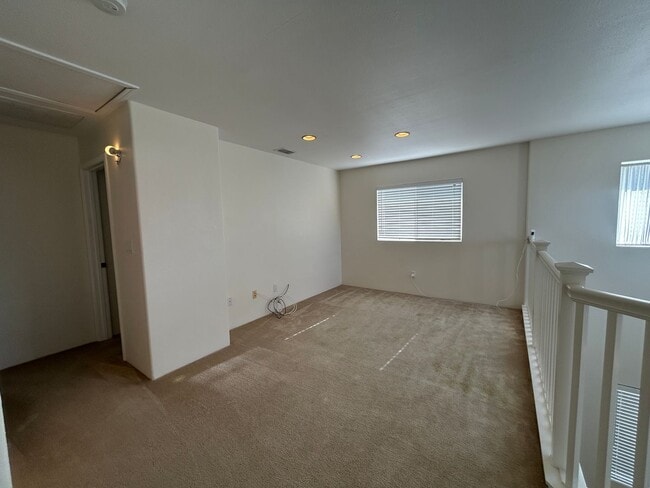 Building Photo - Large Ocean Pointe Home with In-Law Suite,...