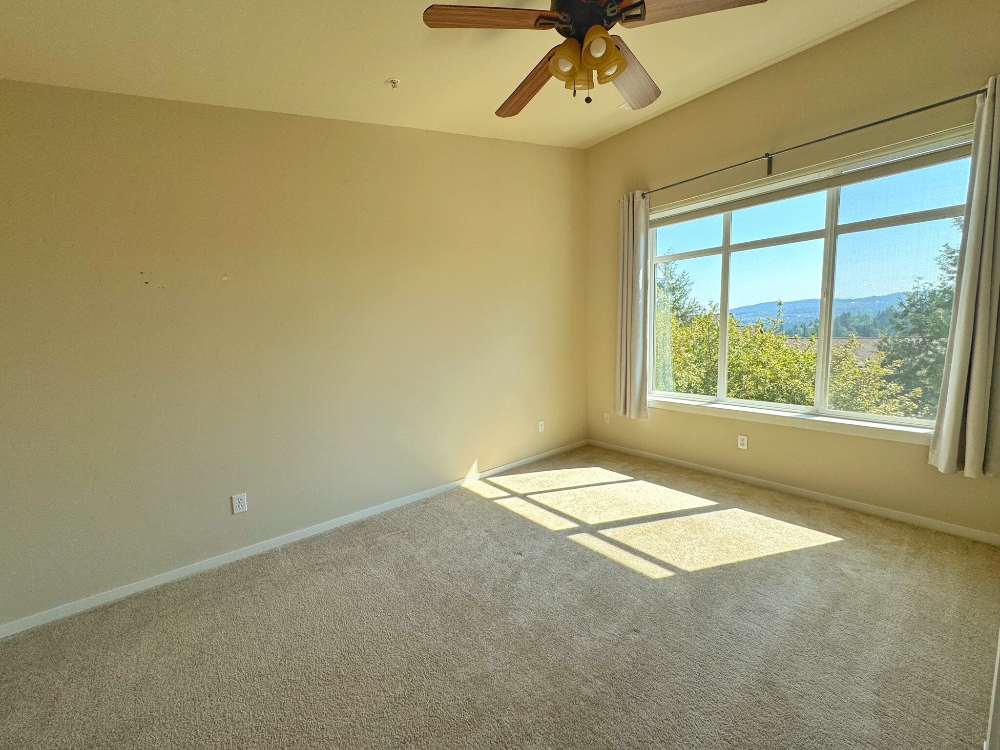 Master bedroom - 79 Sky Ridge Rd NW