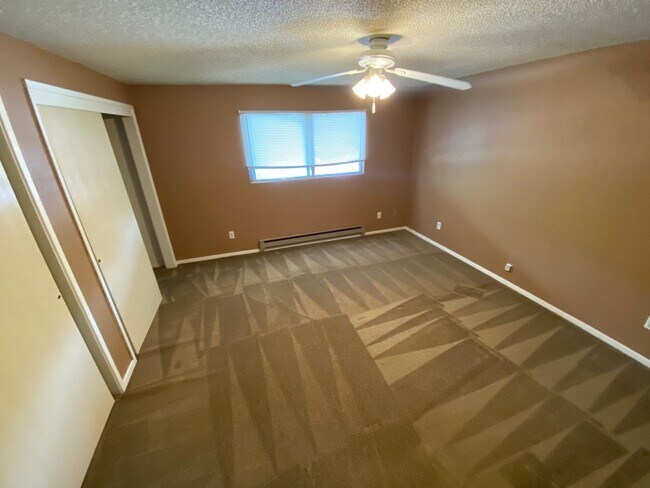 Building Photo - Two Bedroom Town Home on Florida Rd.