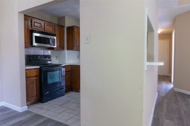 Building Photo - 8643 Causeway Dr