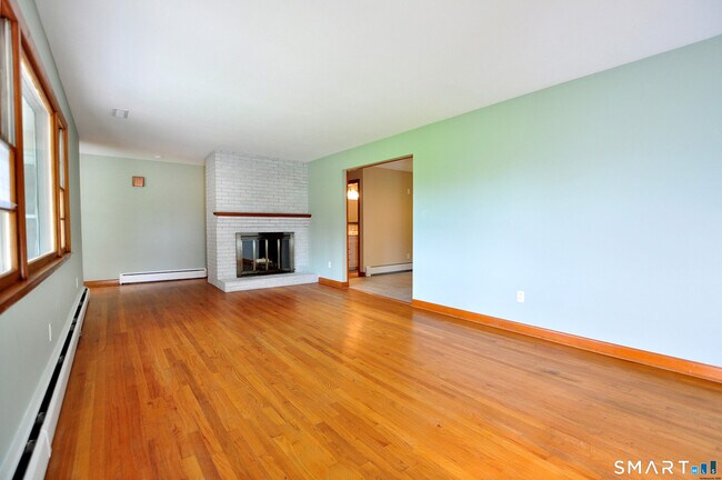 Building Photo - 84 Holcomb St