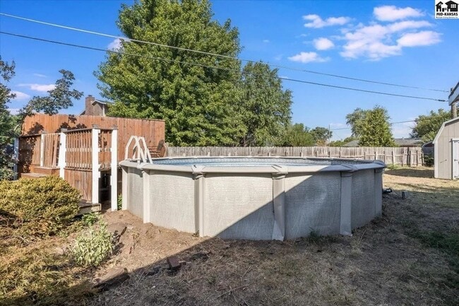 Building Photo - Beautiful 4-Bedroom, 1.5 Bathroom Home