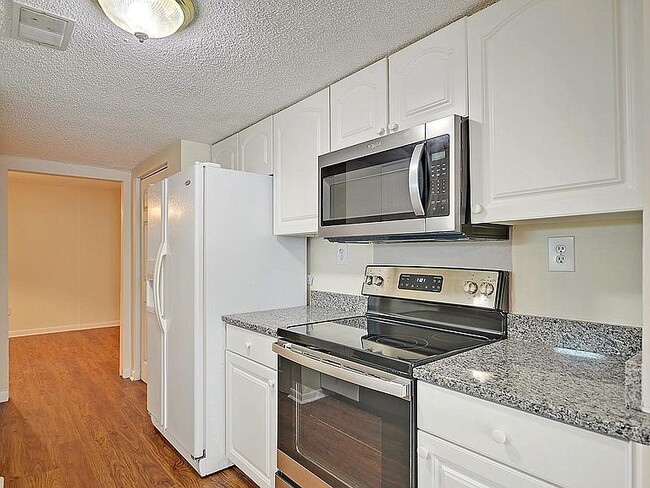 Kitchen - 2907 Barrington Ln