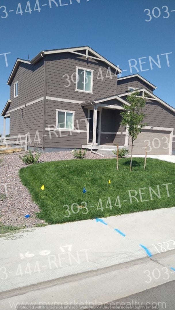 Building Photo - Beautiful & Desirable Golf Course Community!