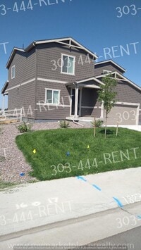 Building Photo - Beautiful & Desirable Golf Course Community!