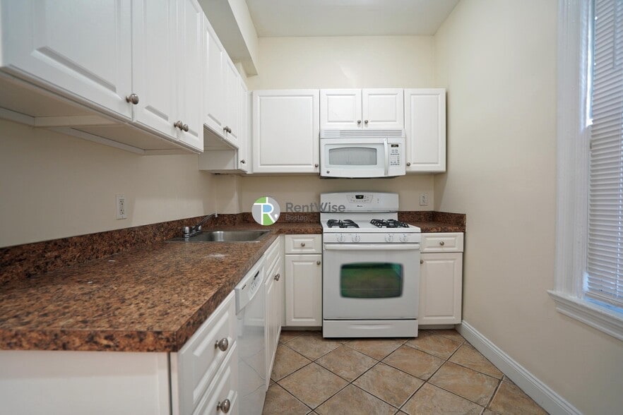 Building Photo - 53 Ashford St