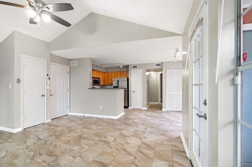 Building Photo - 1055 Crystal Way