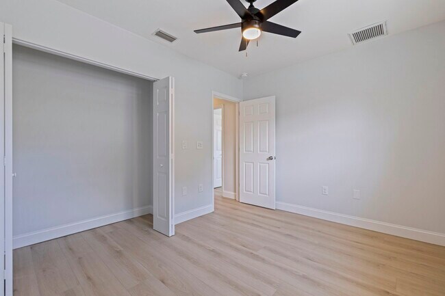 Building Photo - 934 41st Ave NE