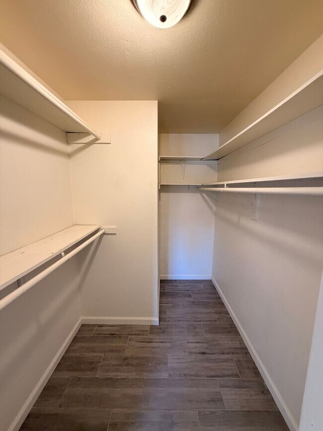 Building Photo - Updated 2 Bed, 2 Bathroom Condo For Rent w/ Parking! - South Coast Metro