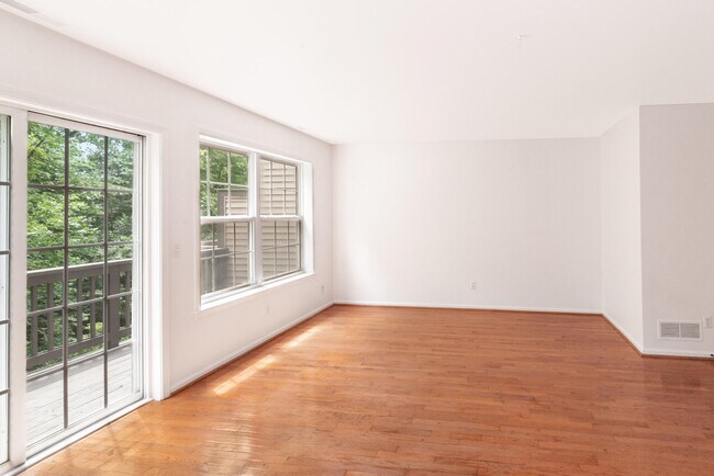 Building Photo - 3046 Barclay Way