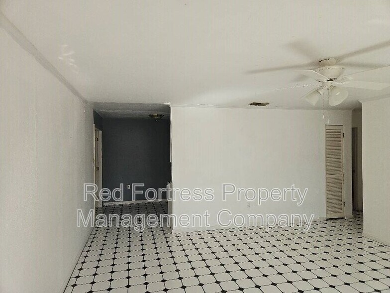 Building Photo - 1661 Manor Ave