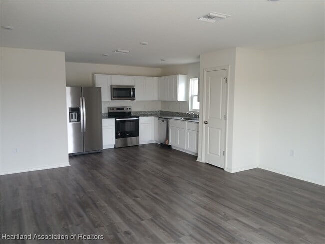 Building Photo - 1301 Stone Ridge Cir