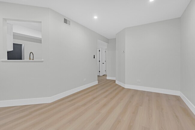 Building Photo - 10347 Dearlove Rd