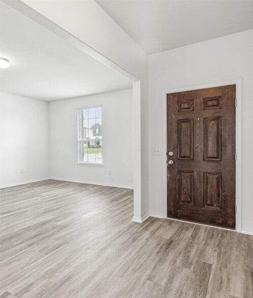 Building Photo - 1641 Vernon Dr