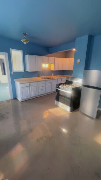 Building Photo - 157 Locust St