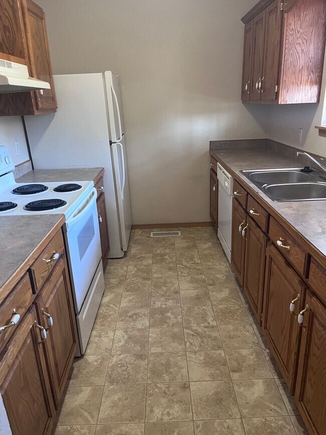 Building Photo - CUTE 2bd/2bath apartment (DOWNSTAIRS UNIT)...