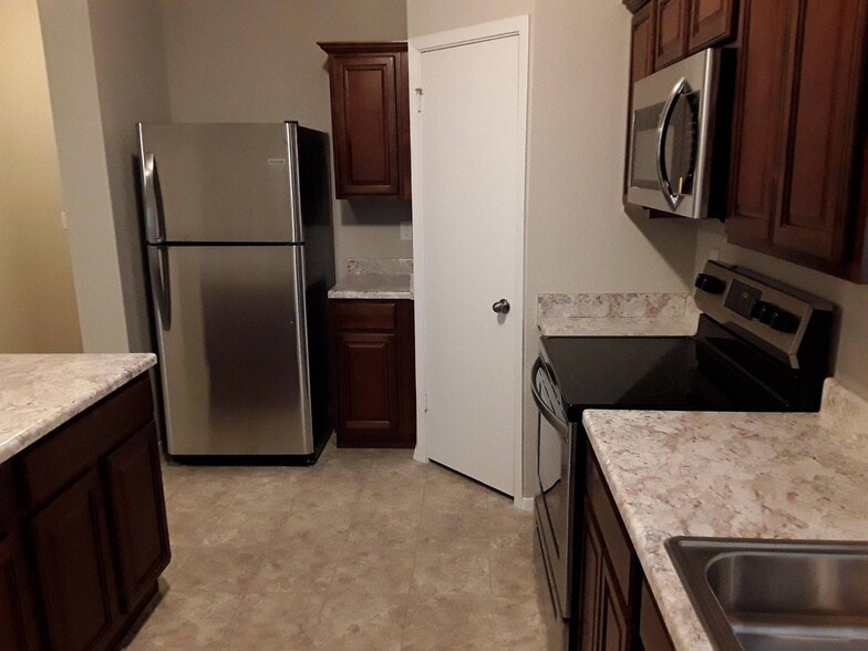 Stainless steel refrigerator completes the package! - 5074 W Claxton Circle