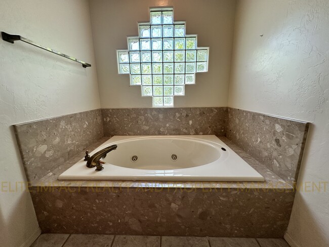 Building Photo - 491 S Corte Del Cantante