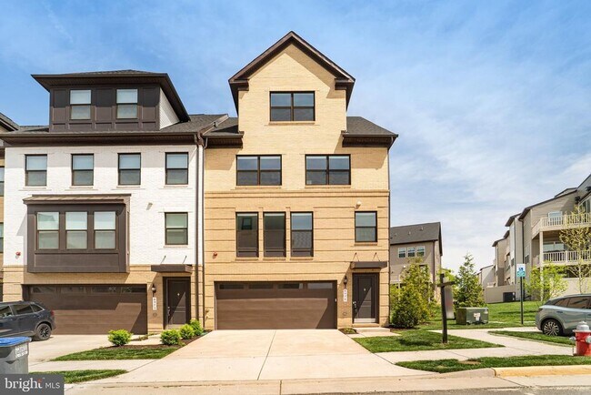 Building Photo - 4975 Longmire Wy