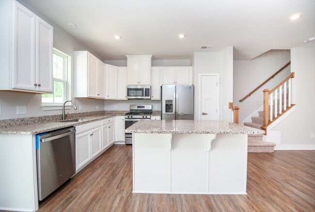 Building Photo - 3BR/2.5BA Modern Townhome on Spartanburg’s...