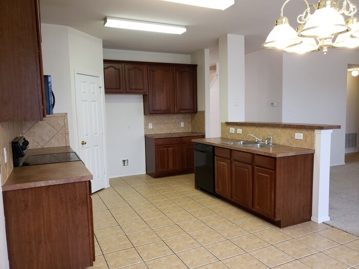 Building Photo - 8209 Swan Park Dr