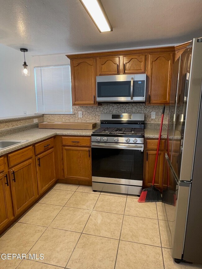 Building Photo - 12325 Tierra Arena Dr