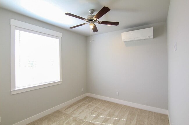 Building Photo - 1392 Bonhurst Dr