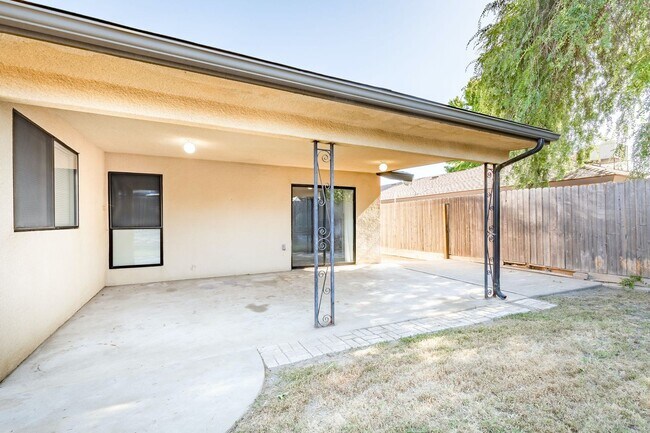 Building Photo - Clovis Home for Rent